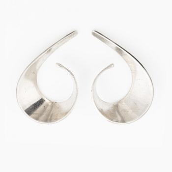 Tone Vigeland, earrings, a pair of "Sling" sterling silver, Norway.
