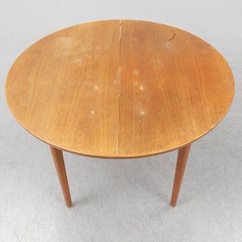A 'Vardags' dining table by Carl Malmsten.