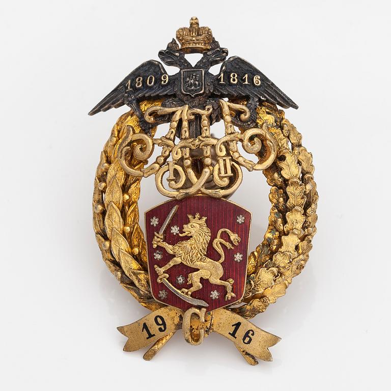 KUNNIAMERKKI, kullattua hopeaa ja emalia. Finska guldsmeds AB, Suomi/Venäjä 1916.