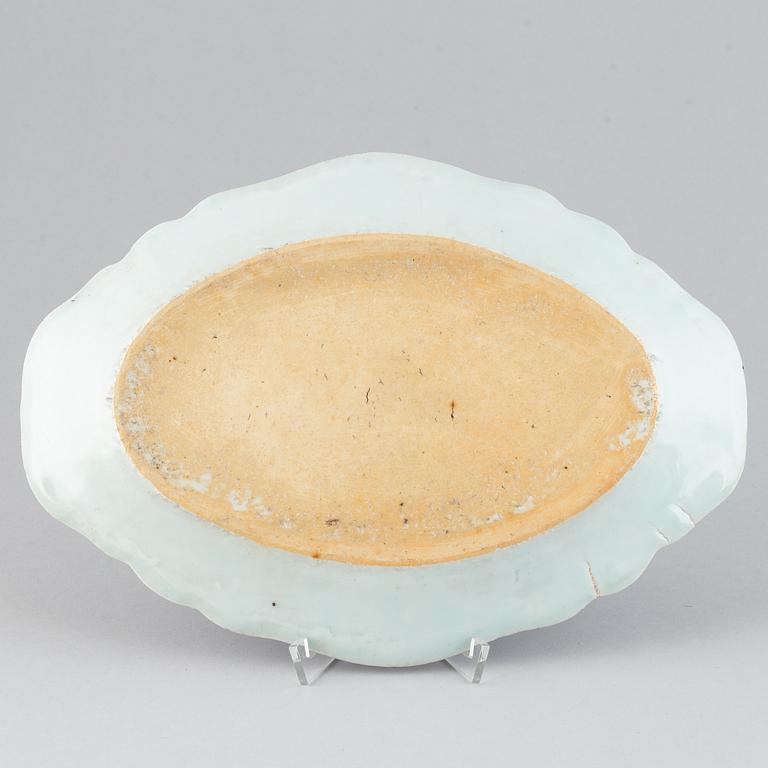 A blue and white dish, Qing dynasty, Qianlong (1736-95).