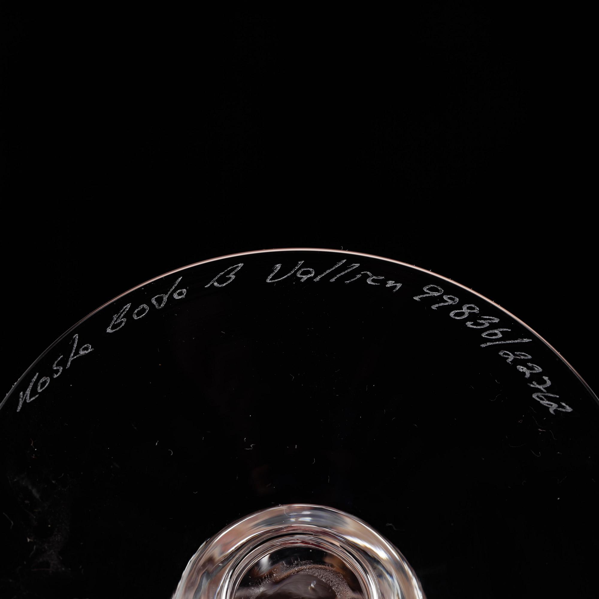 GLAS, ett par, "Millenium", Bertil Vallien, Kosta Boda, år 2000.