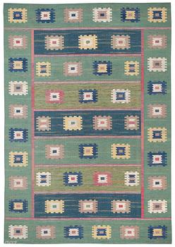 685. RUG. "Grön äng". Flat weave (rölakan). 246,5  x 170,5 cm. Signed AB MMF.