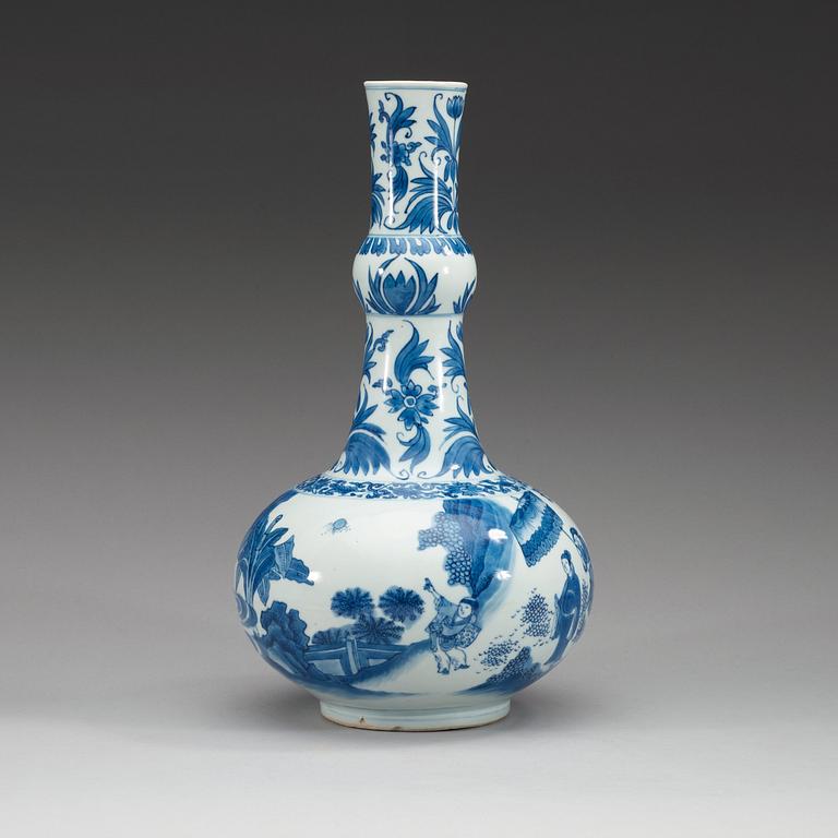 A large blue and white vase, presumably Transitional, 17th Century.