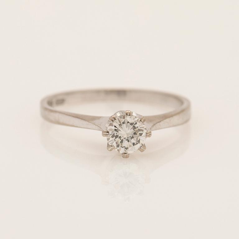 Ring, 18K vitguld med briljantslipad diamant.