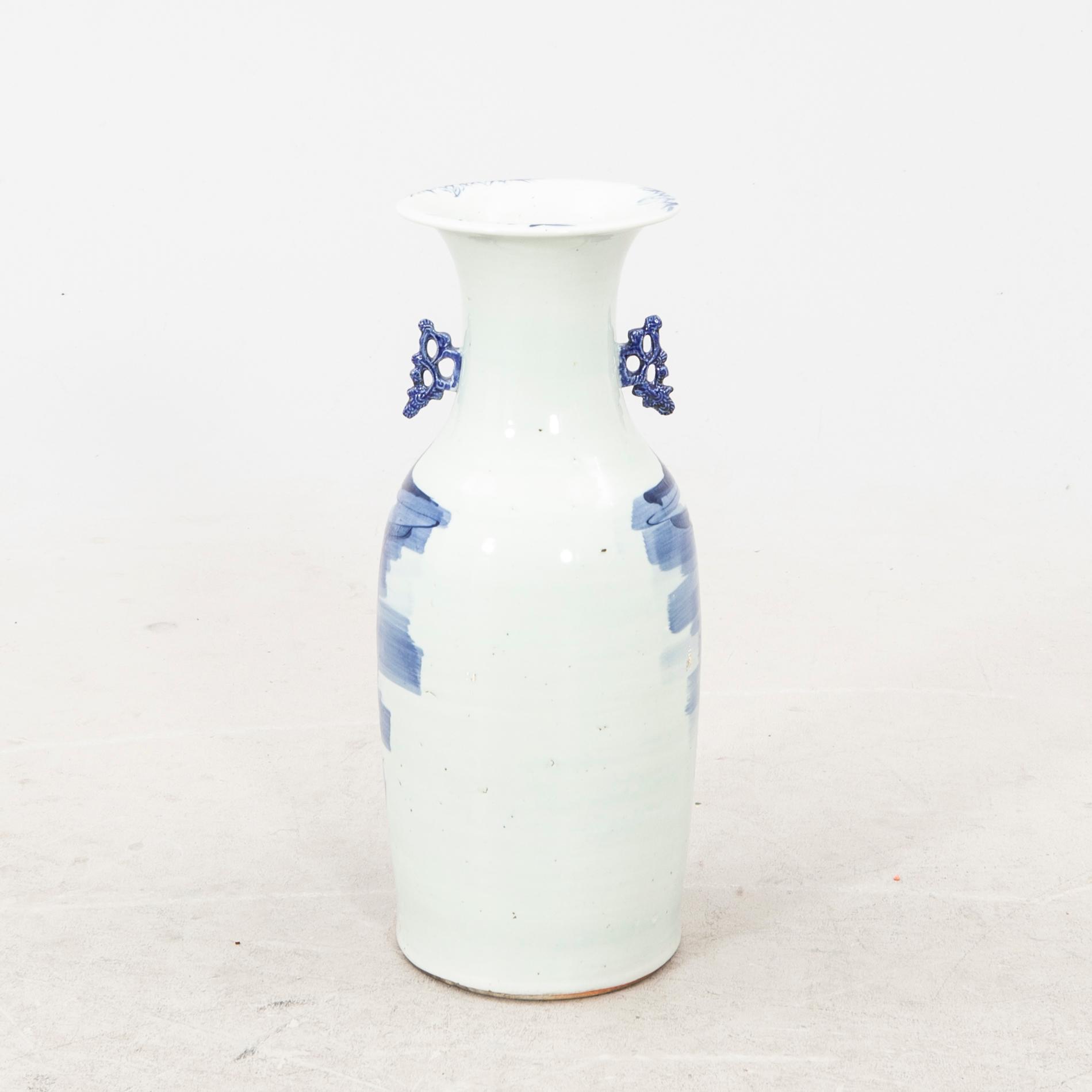 An early 1900s Chinese porcelain vase.