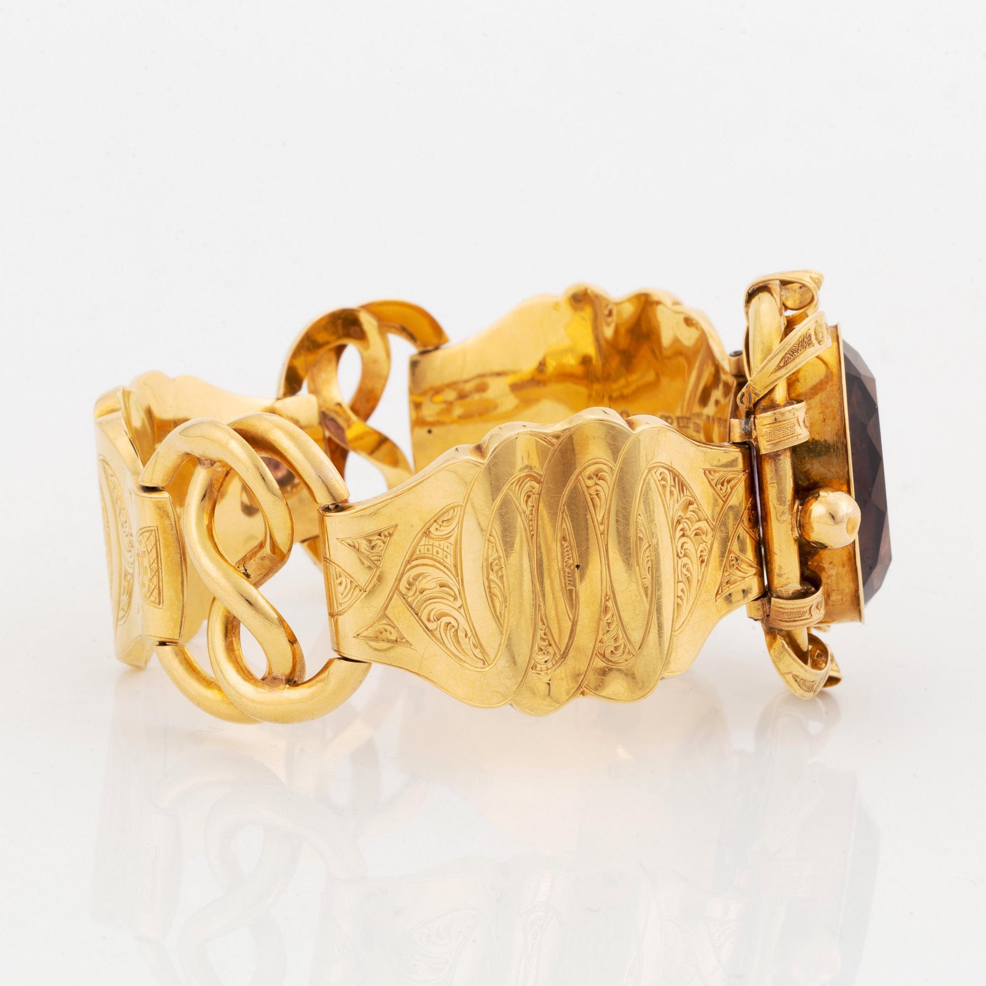 An 18K gold bracelet set with a faceted amethyst, by G Möllenborg.