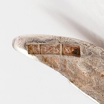 Marja Suna, Halsband och örhängen "Höstlöv", sterlingsilver. Kaunis koru/Kalevala Koru, Helsingfors 1999.