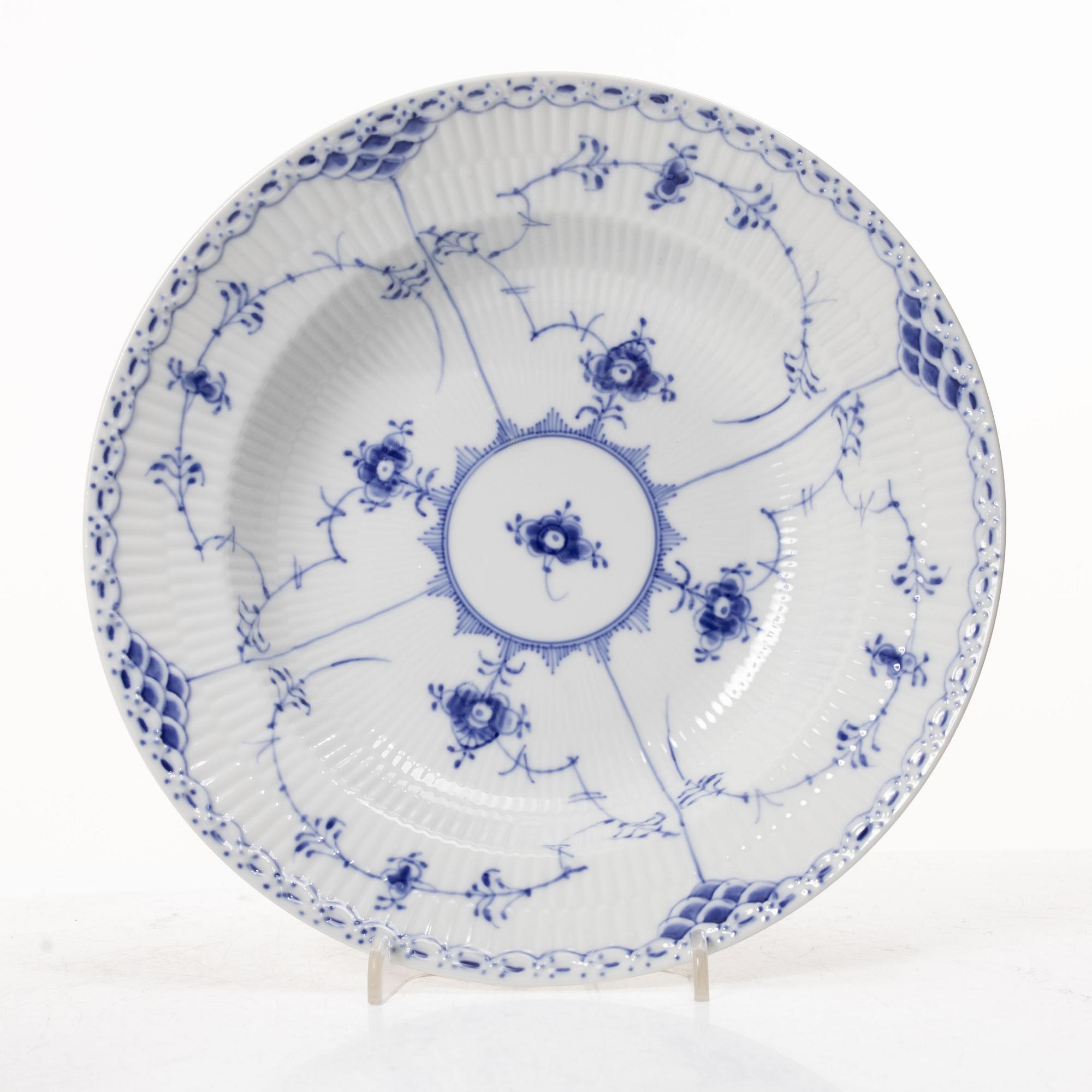Royal Copenhagen, Dinner service, 31 pieces, “Musselmalet Halvblonde”, Denmark.