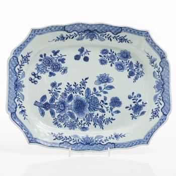 Two Chinese blue and white export porcelain dishes, Qing dynasty, Qianlong (1736-95).