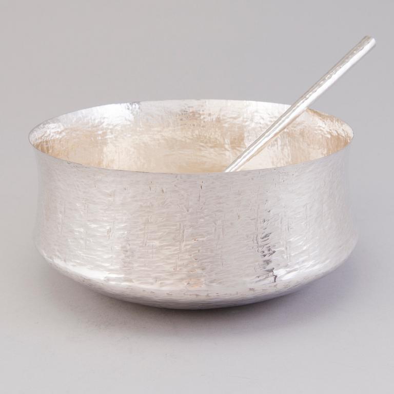 TAPIO WIRKKALA, a sterling silver punch bowl and ladle for Kultakeskus, Hämeenlinna 1973.