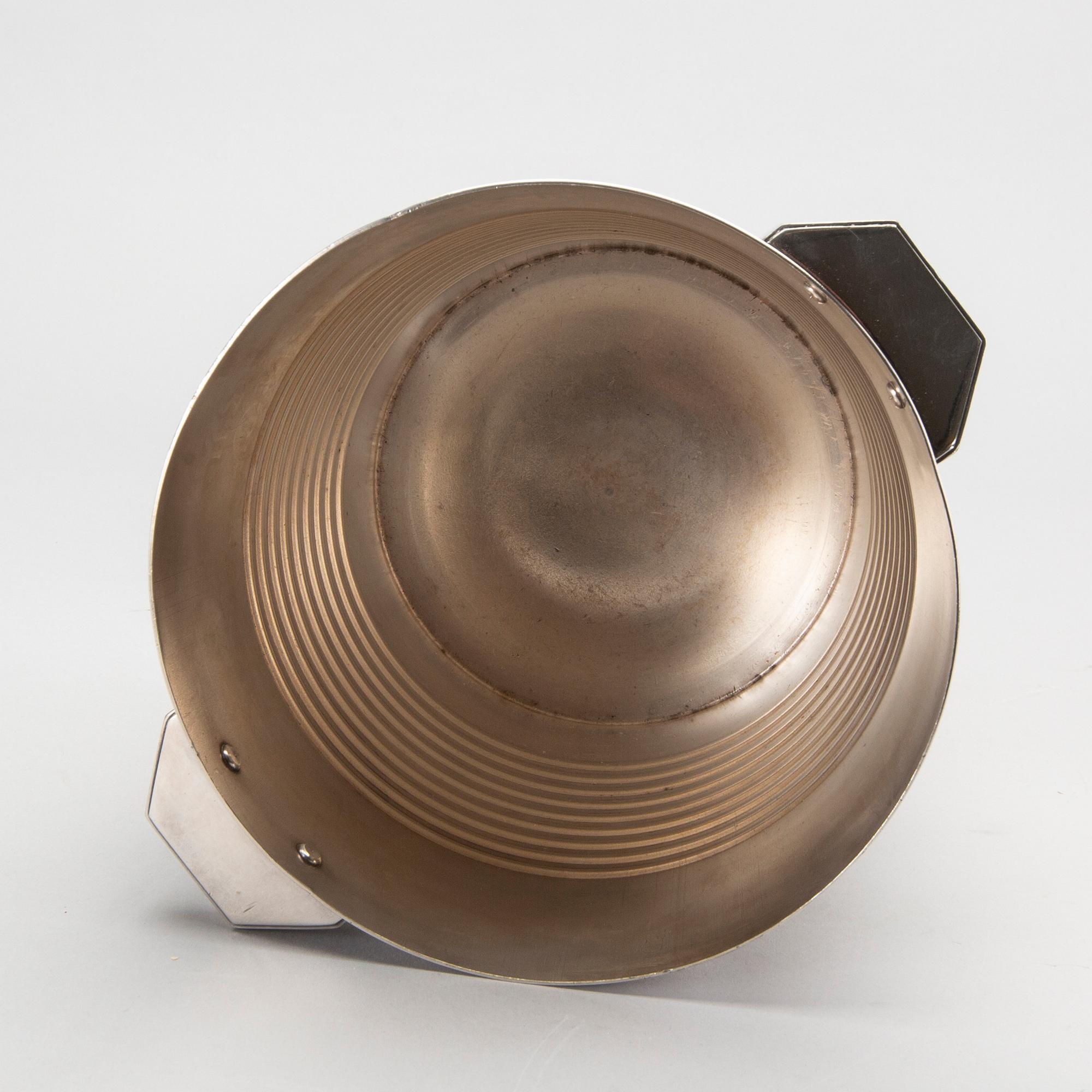 A French advertising Champagne cooler for Pommery & Greno, 20th century.