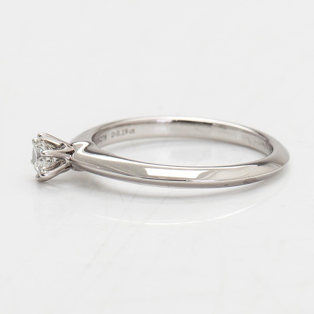 Tiffany Co a platinum ring with a diamond 0.19 ct. according to engraving. Bukowskis