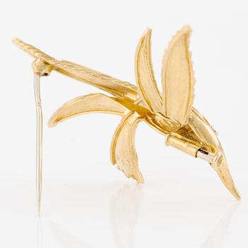 A bird brooch 18K gold with a round brilliant-cut diamond.