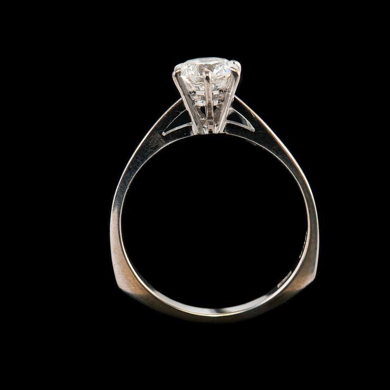 RING, Briljantslipad diamant 0.92 ct. TW/vvs1. 18K vitguld. Tyskland 1981. Storlek 19-, vikt 3,3 g.