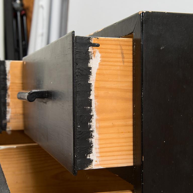 Alvar Aalto, A mid-20th century chest of drawers for O.Y. Huonekalu- ja Rakennustyötehdas AB.
