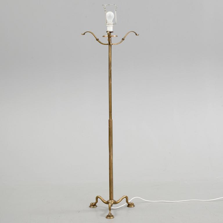 GOLVLAMPA. Mässing.