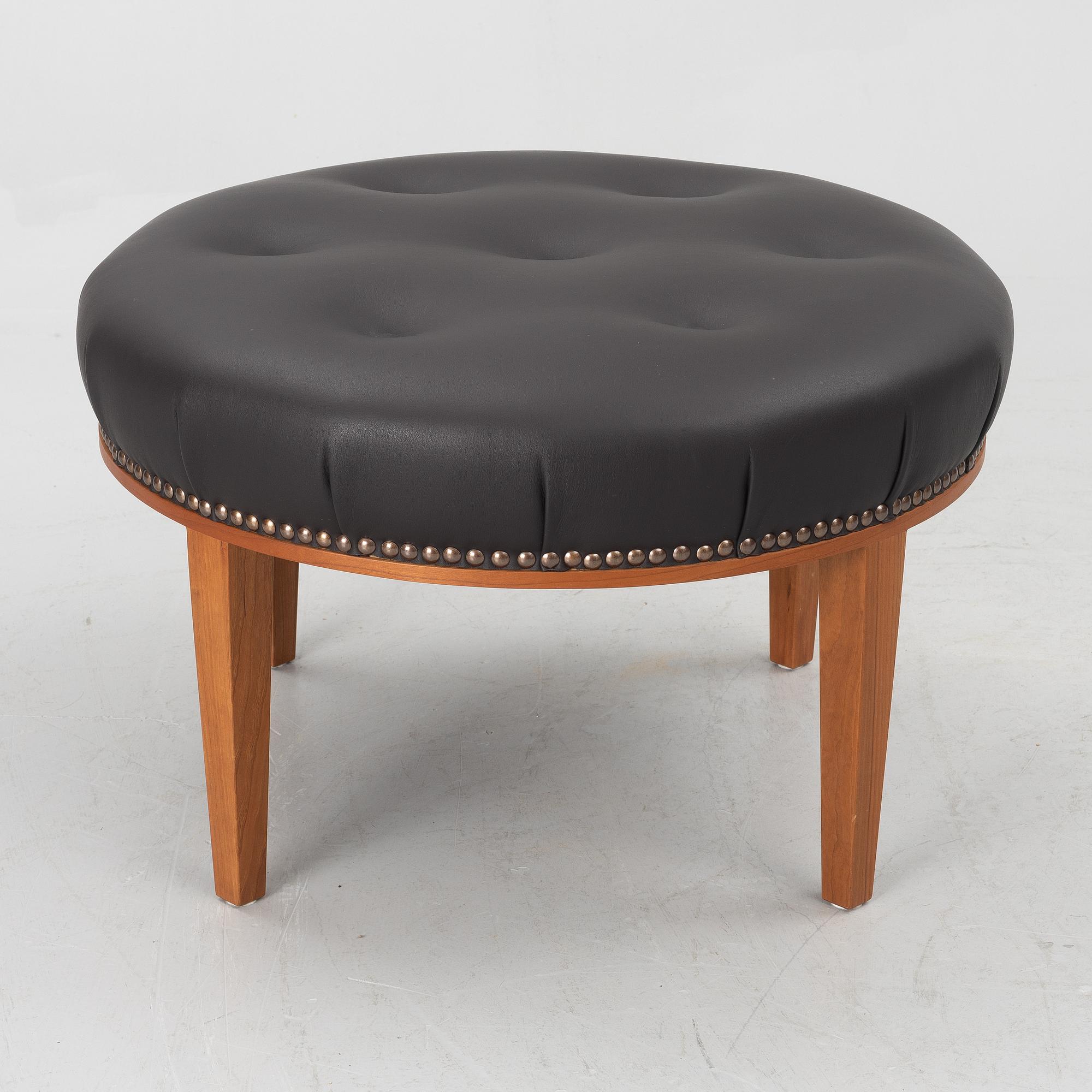 Josef Frank, a model B 647 ottoman, Firma Svenskt Tenn.