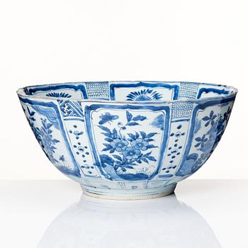 A massive blue and white kraak punch bowl, Ming dynasty, Wanli (1572-1622).