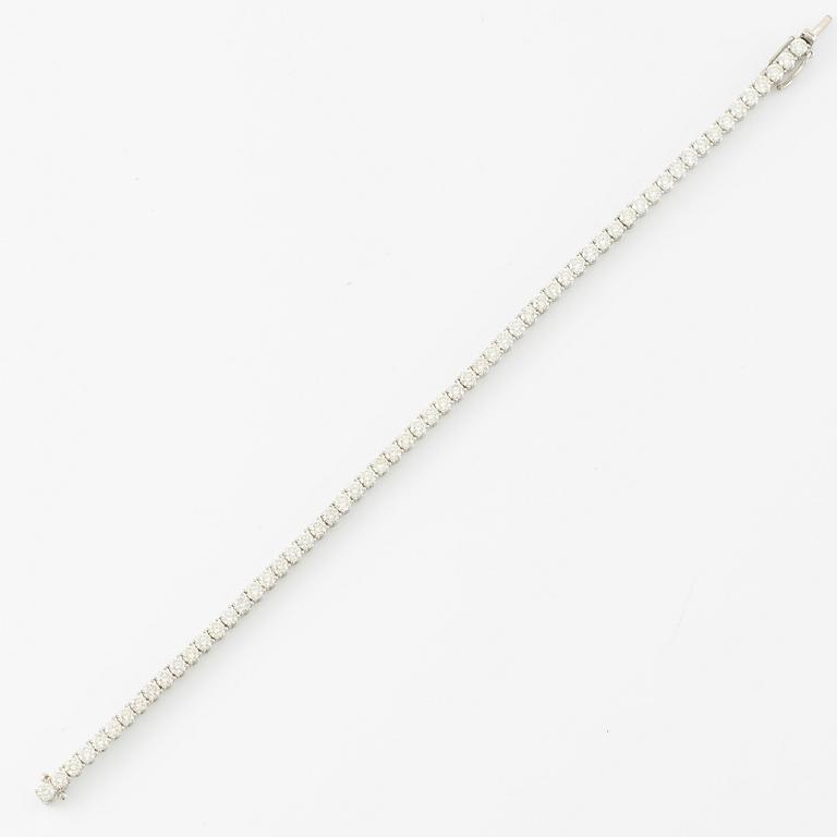 Tennis bracelet 18K white gold with brilliant-cut diamonds.