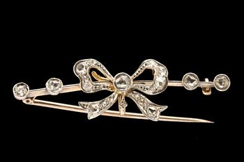 BROSCH, 18k vitguld med rosenslipade diamanter. 1869. Vikt ca 5g.