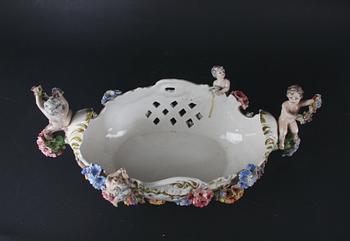 JARDINIERE, flintgods, rokokostil.
Proveniens: Git Gay.