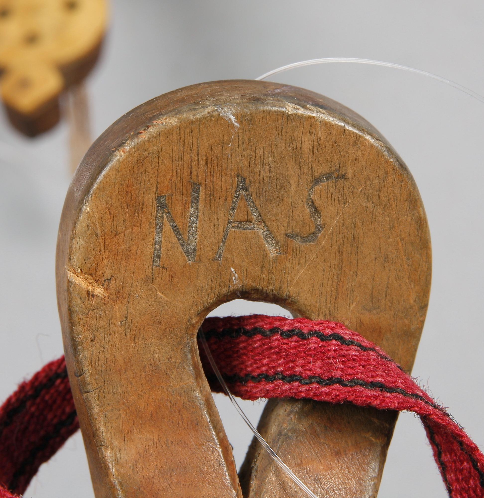 GARRÌ, 2 st samt KAFFEKÅSOR, 2 st, björk, samiska, 1800/1900-tal.