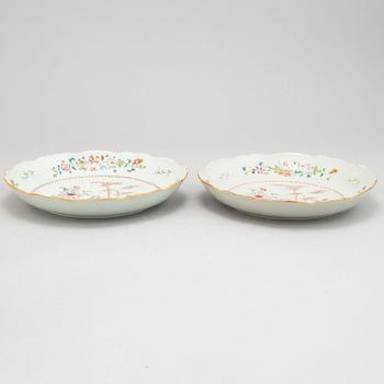 A pair of Chinese famille rose porcelain dishes, Qing dynasty, Qianlong (1736-1795).