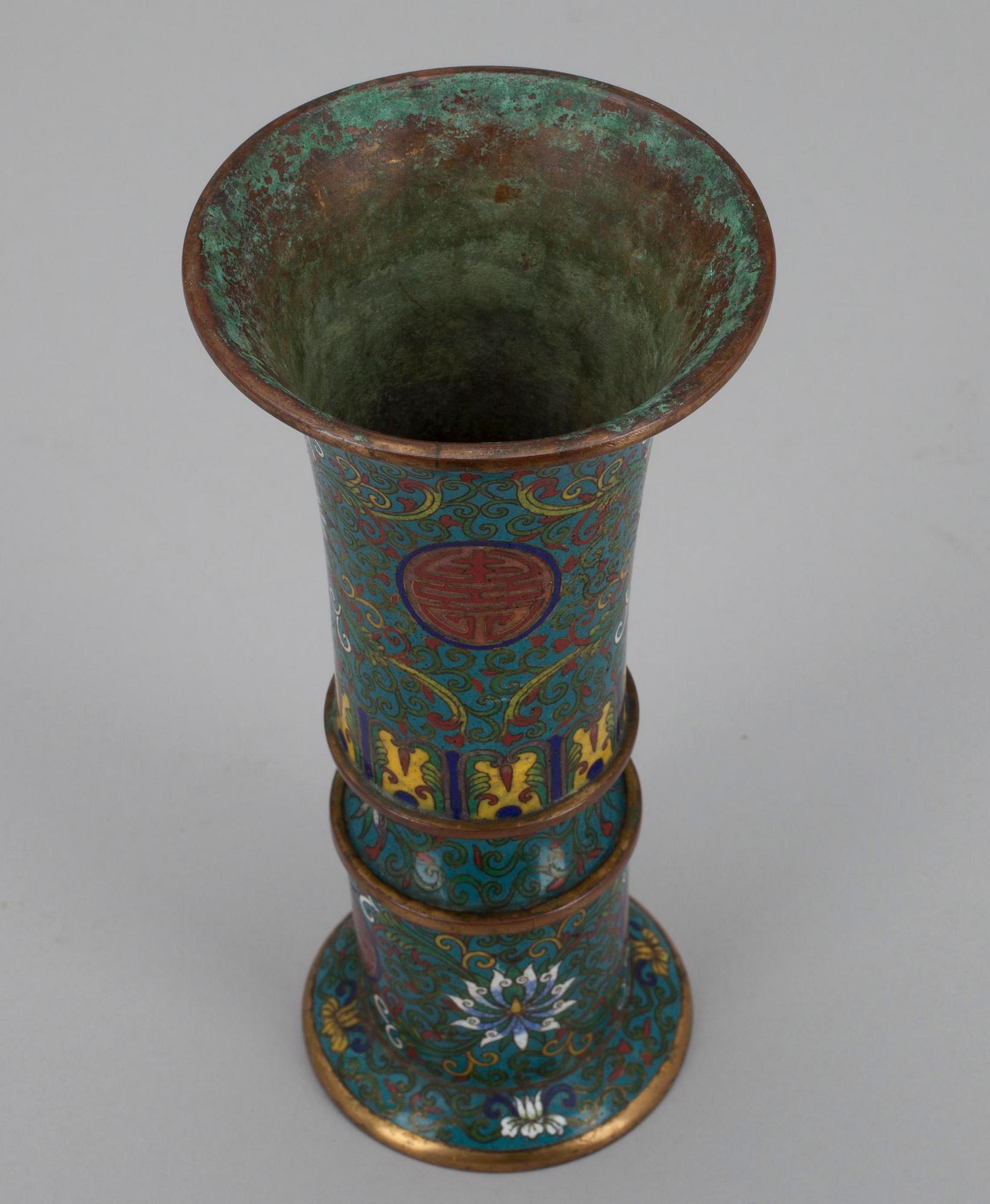 VAS, Cloisonne emalj, Kina 1910-1930, signerad Lao Tian Li.