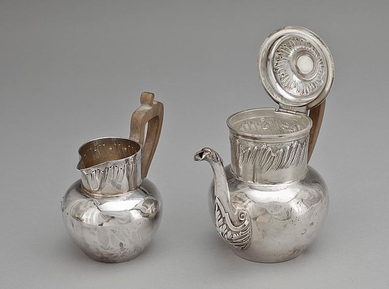KANNOR, 2 st, silver, Frankrike, 1800-tal. Totalvikt 319 gr.