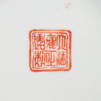 Tallrikar, 7 st, porslin Kina, sen Qingdynasti, omkring 1900.