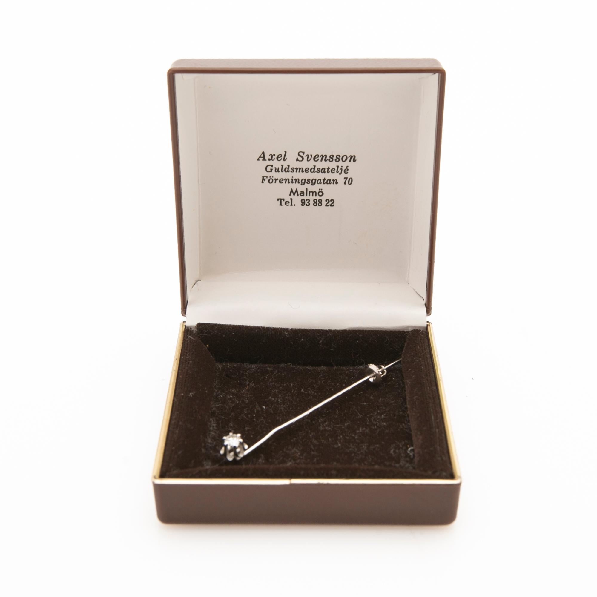 Brooch, 14K white gold with diamond, Axel Svensson, Malmö, 1989.