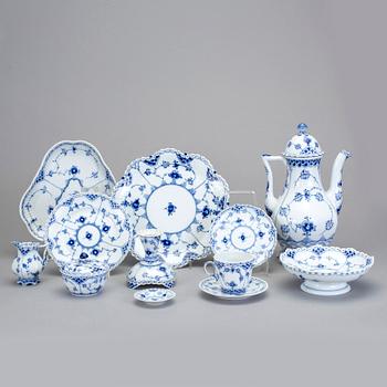 KAFFESERVIS, 49 delar, porslin, "Musselmalet", Royal Copenhagen.