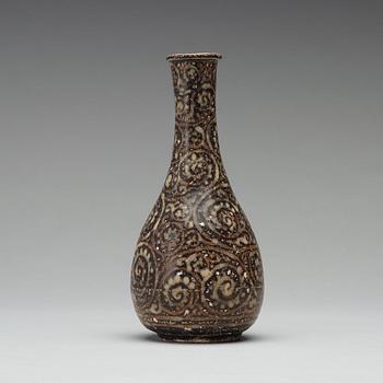 VAS, keramik. Troligen Songdynastin (960-1279).