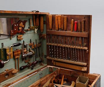 VERKTYGSLÅDA MED HANDVERKTYG, 1900-talets mitt.