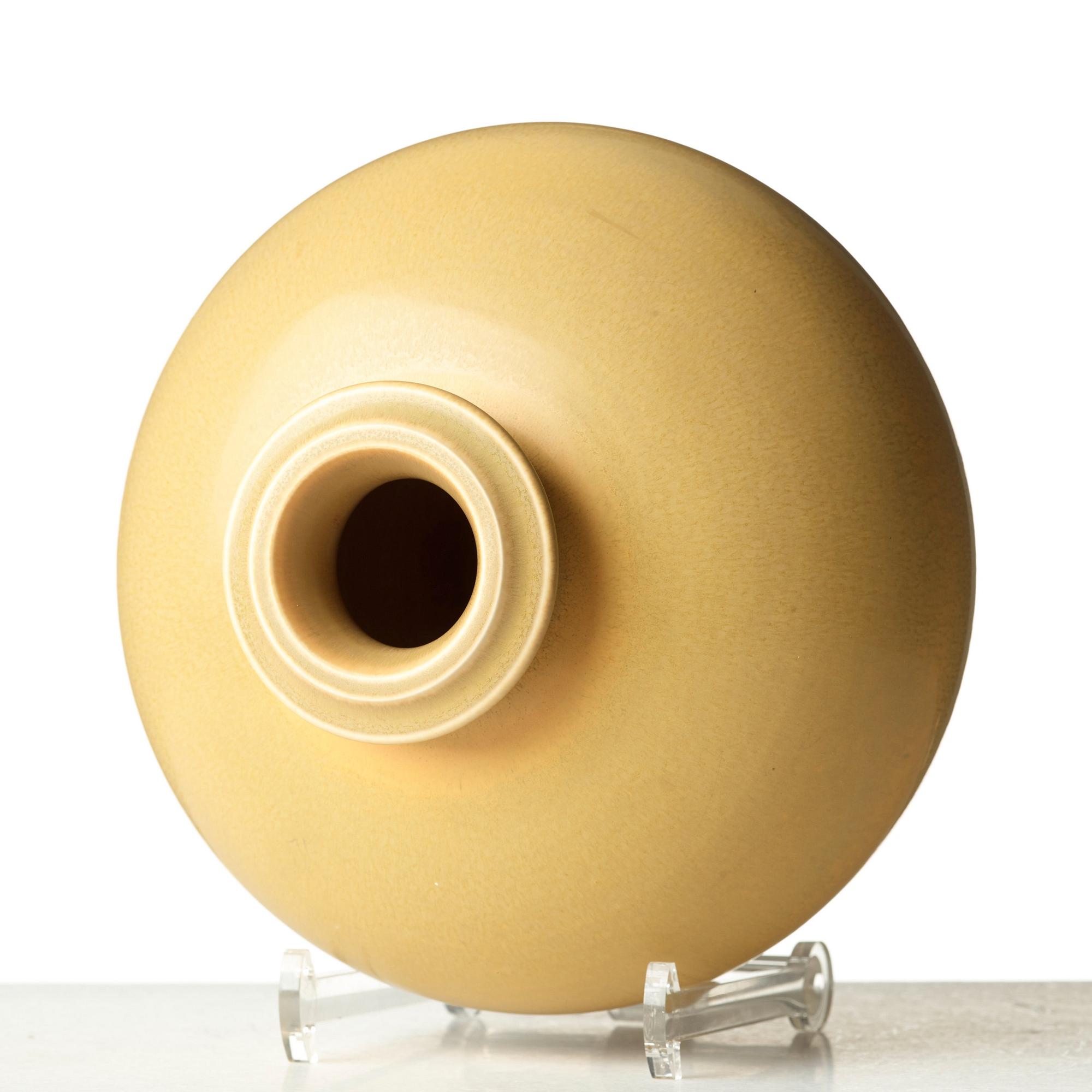 Berndt Friberg, a stoneware vase, Gustavsberg studio, Sweden 1973.