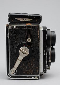 KAMERA samt FOTOGRAFI. Christer Strömholm fotad i skola, 1960-tal.