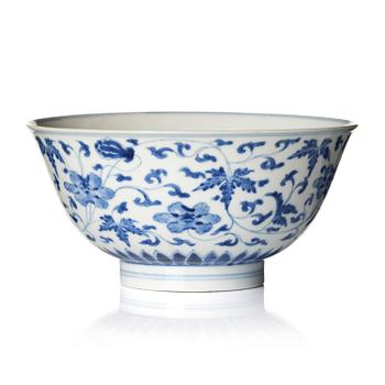 1105. A blue and white floral bowl, Qing dynasty, Kangxi (1662-1722).