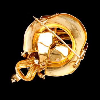 BROSCH, 18 k guld, orientpärlor. Vikt ca 10 g.