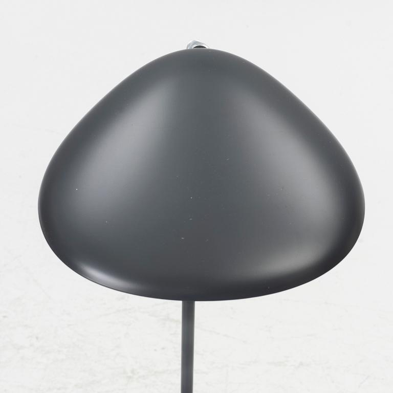 Greta Magnusson Grossman, golvlampa "Cobra" Gubi, samtida.