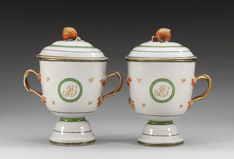 URNOR med LOCK, ett par, kompaniporslin. Qing dynastin, Jiaqing (1796-1820).