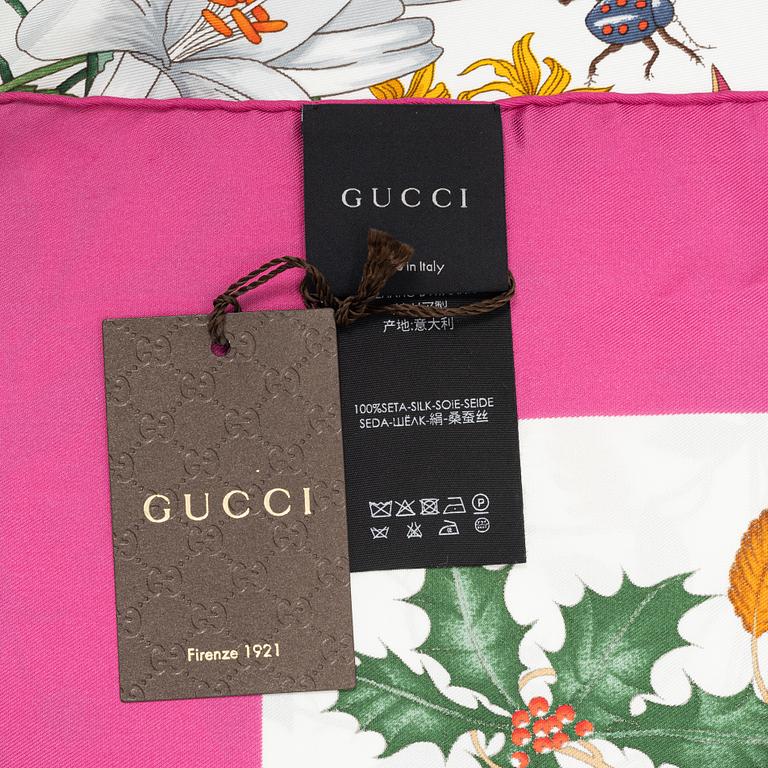 Gucci, a 'Flora' silk scarf.