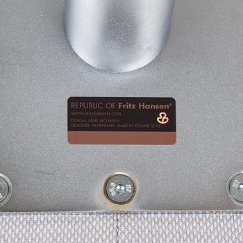 Arne Jacobsen, fåtölj, "Svanen", för Fritz Hansen, 2016.