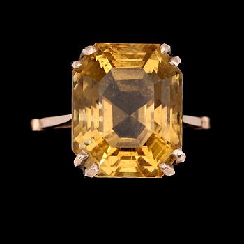 RING, 14K guld och gul citrin. Total vikt ca 5,4 g.