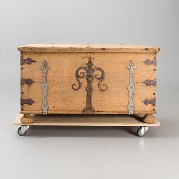 A 17th/18th century chest.