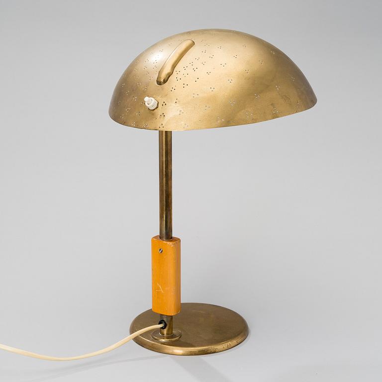 PAAVO TYNELL, BORDSLAMPA. Taito, formgiven 1949.