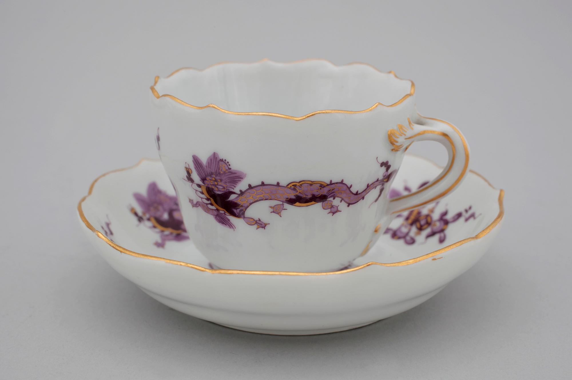 KAFFEKOPPAR MED FAT, 6+2 st. Porslin, Meissen. 1900-tal.
