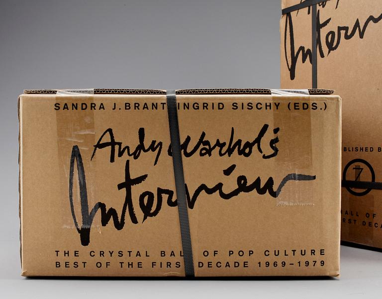 ANDY WARHOL, efter. Box samt rullvagn, "Andy Warhol Interview". Design: Karl Lagerfeld & Gerhard Steidl.