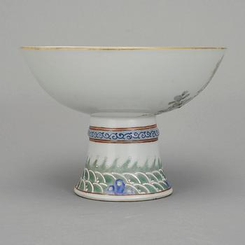 SKÅL PÅ FOT, porslin, Kina, 18/1900-tal.