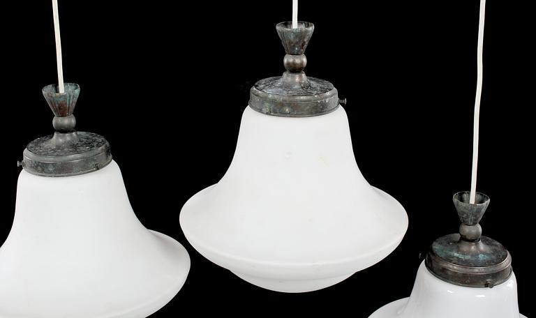 TAKLAMPOR, 3 st, 1900-talets första hälft. Höjd 30 - 35 cm.