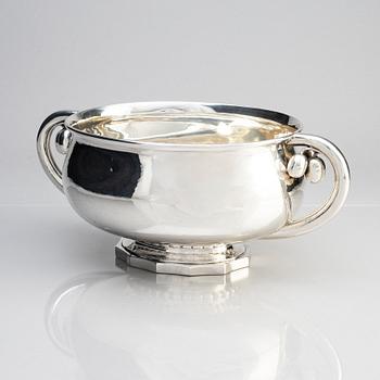 Georg Jensen, jardinière, sterling silver, Köpenhamn 1925-32, design nr 501.